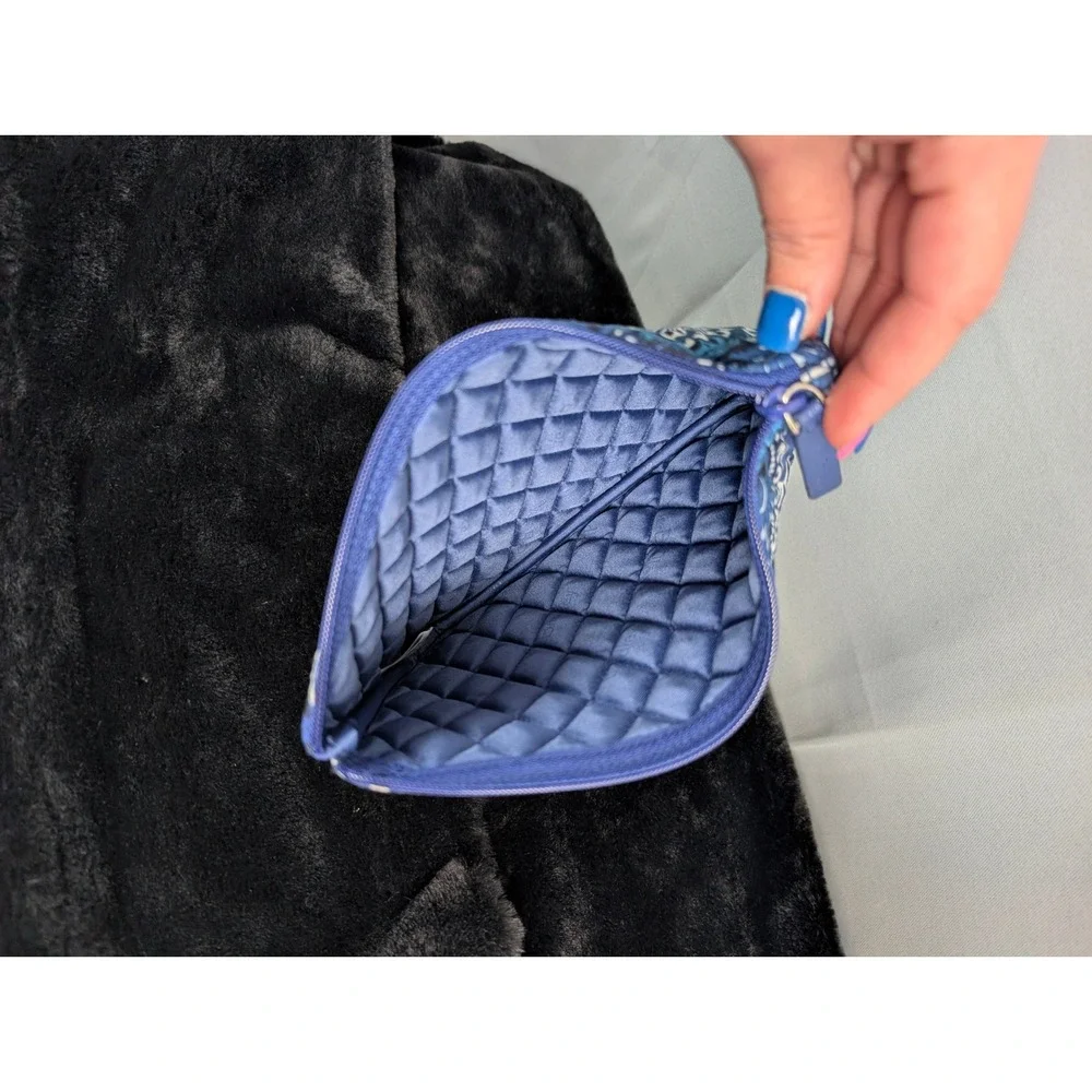 Vera Bradley Pouch Blue Quilted Floral Medallion Zip Bag‎